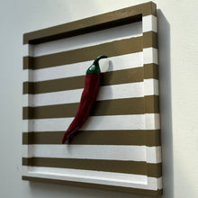 Afbeelding in Gallery-weergave laden, Schilderij met 3D object - Chilipeper/ streep groen