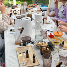 Afbeelding in Gallery-weergave laden, Workshop (cocktail) kaarsen maken (TRY-OUT) | 14 september 14:00 - Espresso Martini-kaars/ Pornstar Martini-kaars