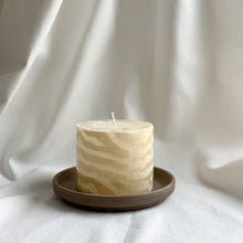 Afbeelding in Gallery-weergave laden, Zebra kaars Ivory