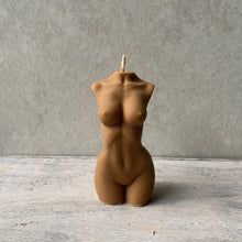 Afbeelding in Gallery-weergave laden, Torso kaars vrouw S | Toffee