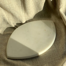 Afbeelding in Gallery-weergave laden, Plateau wit marmer oog