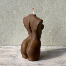 Afbeelding in Gallery-weergave laden, Torso kaars vrouw L | Cacao