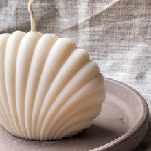 Load image into Gallery viewer, Shell candle - Ivory/Peach