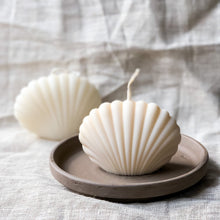Load image into Gallery viewer, Shell candle - Ivory/Peach