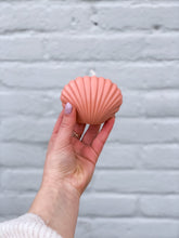 Load image into Gallery viewer, Shell candle - Ivory/Peach