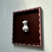 Load image into Gallery viewer, Painting with 3D object - Torso/ Wave pattern

