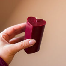Load image into Gallery viewer, Big heart candle
