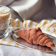 Afbeelding in Gallery-weergave laden, Croissant kaars
