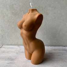 Afbeelding in Gallery-weergave laden, Torso kaars vrouw L | Toffee
