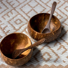 Afbeelding in Gallery-weergave laden, Coconut bowls - set met twee lepels

